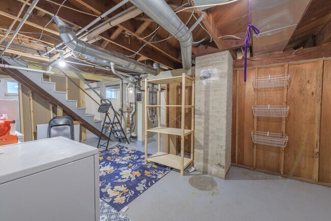 Building Photo - awesome 2 bed 1 bath Pet Friendly in Minneapolis Available for Lease