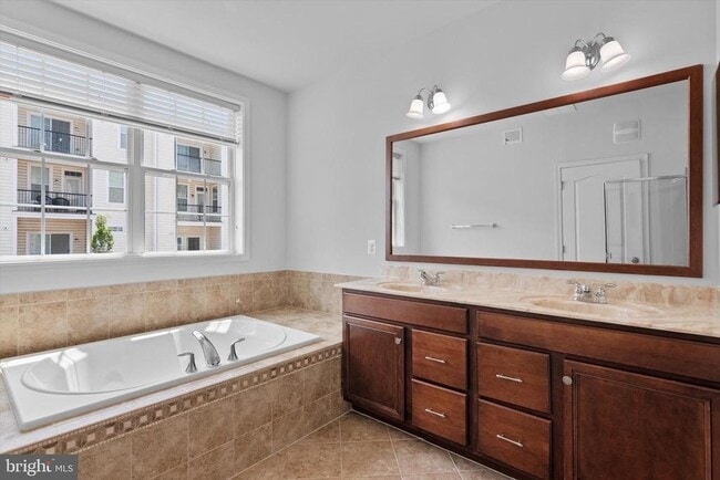 Building Photo - 43101 Thoroughfare Gap Terrace