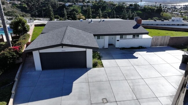 Building Photo - Freshly remodeled, 4 bedroom 2 bath house ...