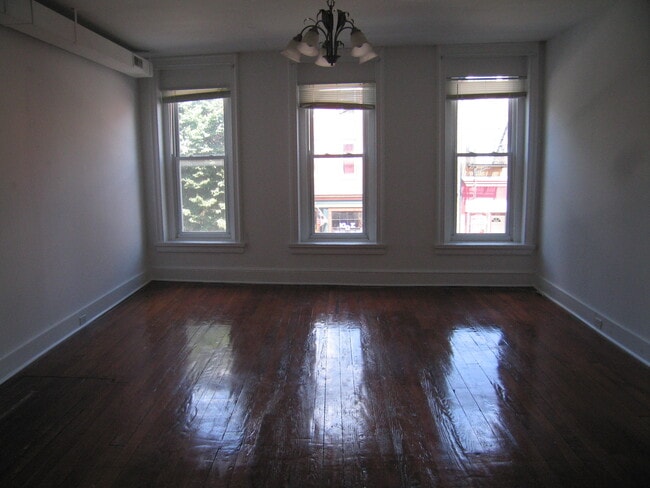 Building Photo - 1034 S Charles St