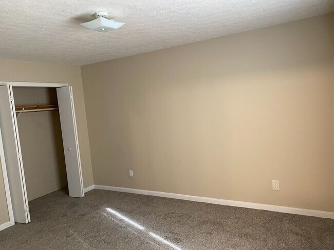 Building Photo - 6616 Burlwood Dr