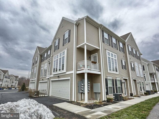 Building Photo - 3013 Meridian Cmns
