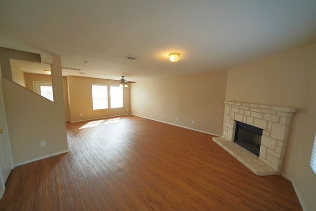 Building Photo - Beautifully maintained home for lease! - Realtor Commission: $500