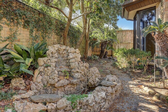 Building Photo - 5203 Braesvalley Dr