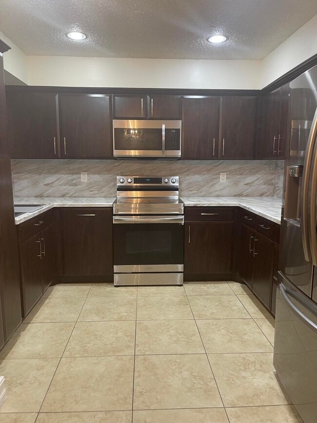 Building Photo - 401 Shoreview Dr