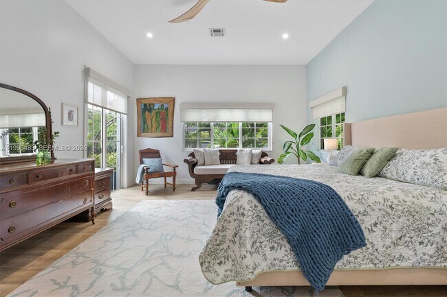 Building Photo - Northeast 5th Avenue Road, Miami Shores, FL 33138 - 5 BR 4 BA single-family home