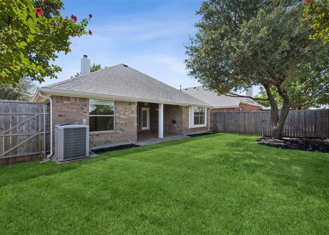 Building Photo - 9420 Caliente Dr