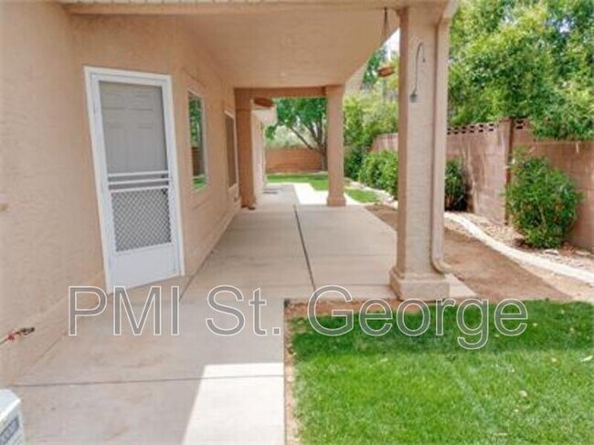 Building Photo - 1569 Tamarisk Dr