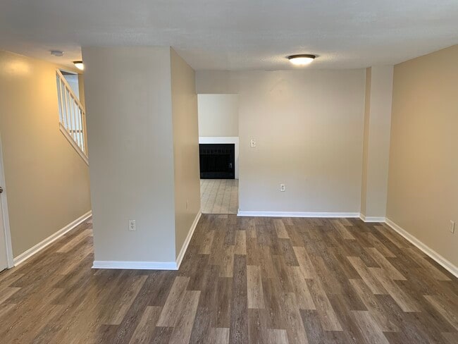 Building Photo - 1616 E Bancroft Ln
