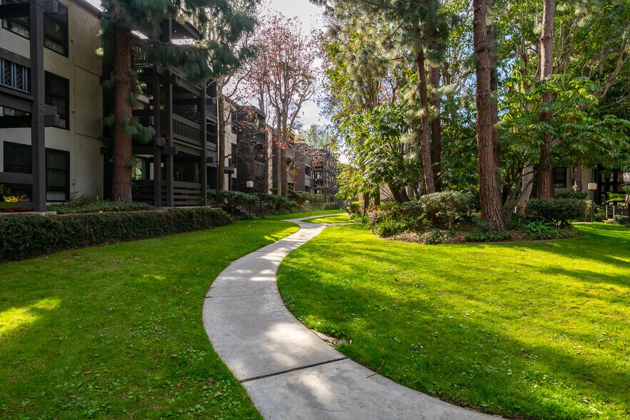 Building Photo - 7742 Redlands St