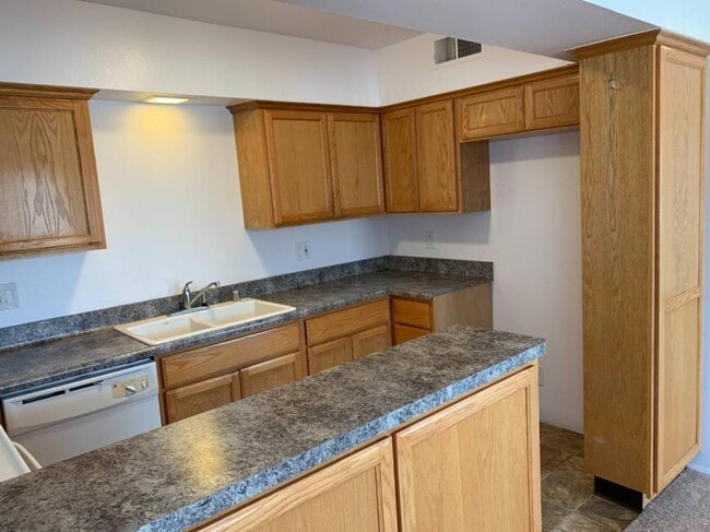 Building Photo - 2.0 bedroom in South Pasadena California 9...