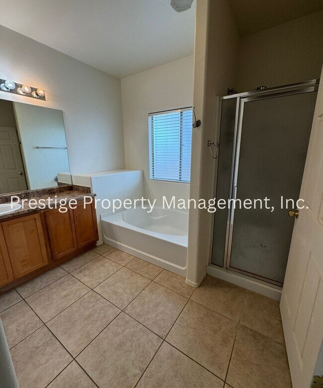 Building Photo - Beautiful Must see Spacious 4/2 Home on the SouthWest Side!!