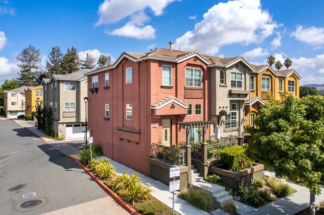 Building Photo - Lunare Townhomes