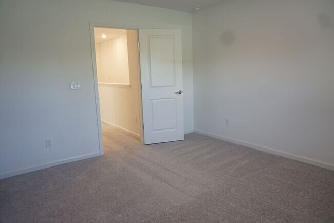 Building Photo - Brand New 3 Bedroom 2.5 Bathroom Townhome. No Additional fees