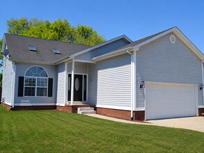 Building Photo - Four -Bedroom Home in the Jody Richards Elementary School District