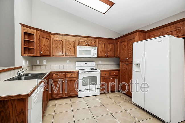 Building Photo - 2510 S Ridge Ave