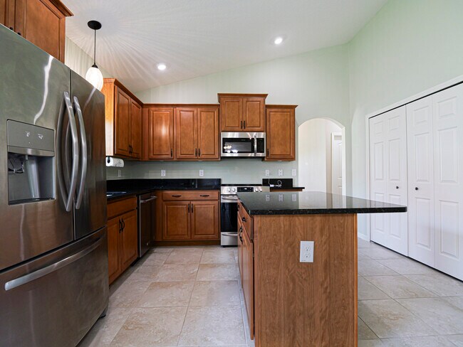 Building Photo - 1821 Berkshire Cir SW