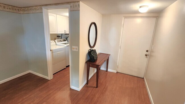 Building Photo - 950 Egret Cir