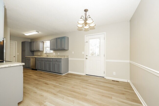 Building Photo - 2651 Battleground Dr