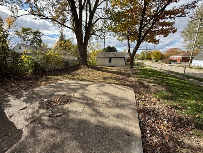 Building Photo - 22861 Rosalind Ave