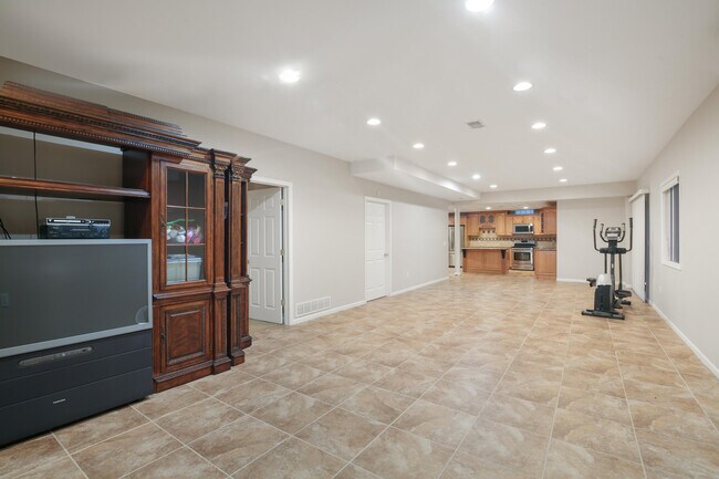 Building Photo - 6569 Whispering Woods Dr