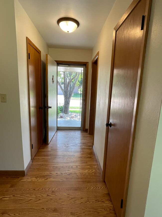 Foyer - 1208 E 30th St