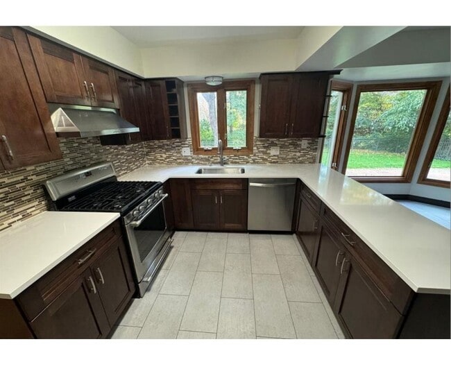 Building Photo - 5160 Orchard Crest