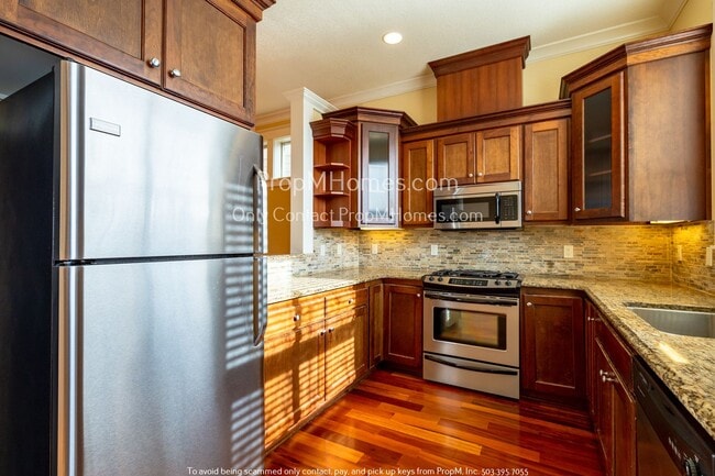 Building Photo - Gorgeous Humboldt Two Bedroom Townhouse In North Portland!