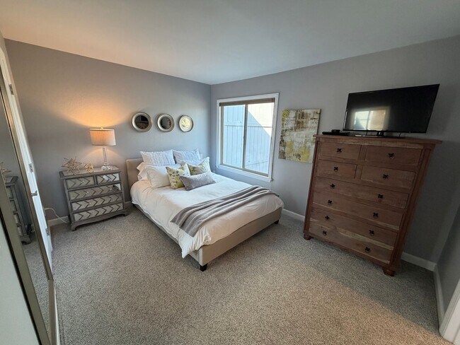 Building Photo - 3 Bed 2.5 Bath Townhome In Danville