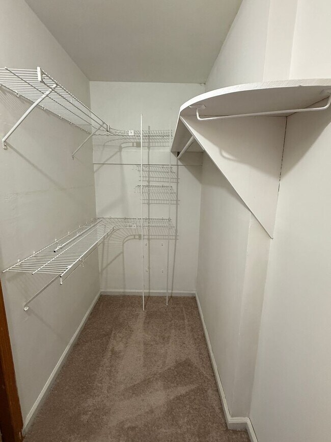 Building Photo - Pinson - Open Floor Plan with Large Living & Family Rooms 2 Bedrooms 2 Bath over 2500 sqft