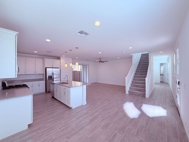 Building Photo - 10126 E Ulysses Ave