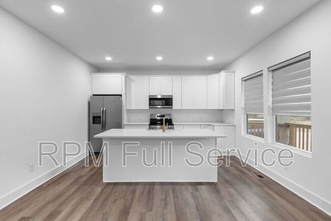 Building Photo - 1405 14th Ave N