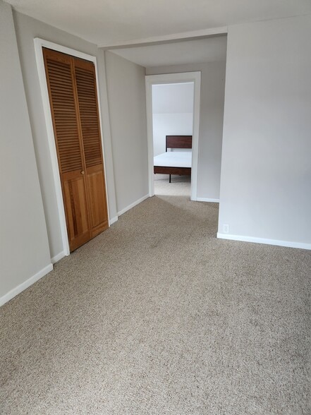 Building Photo - 321 W Eighth St