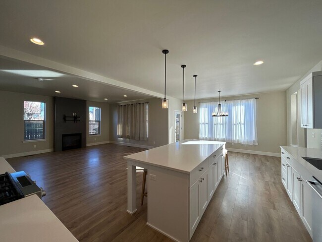 Building Photo - Beautiful 3 Bedroom Home in Tuscany Pines