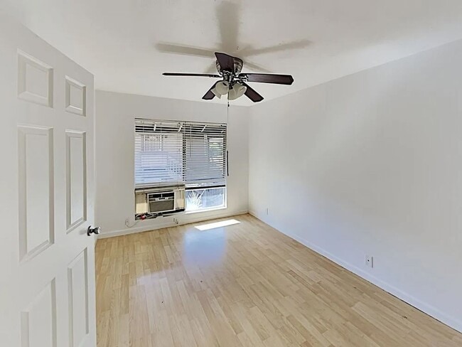 Building Photo - Charming 1-bedroom, 1-bathroom residence located in Ewa Beach