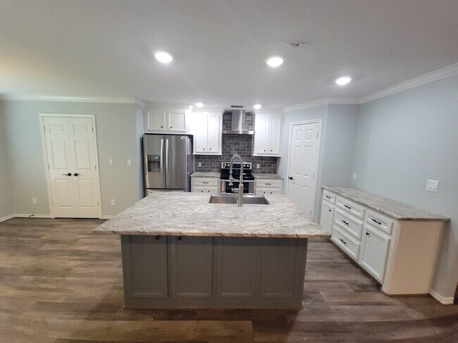 Building Photo - 115 Sendero Dr