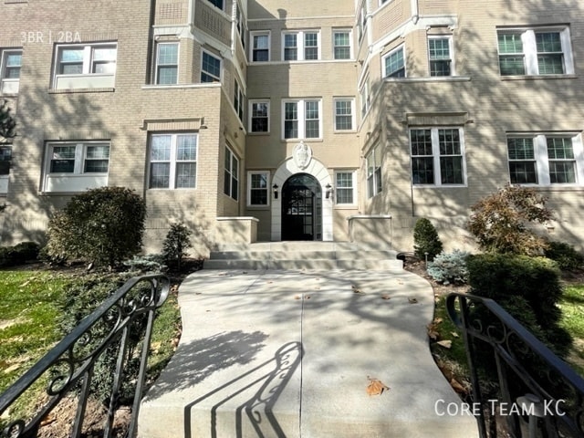 Building Photo - 920 Ward Pkwy