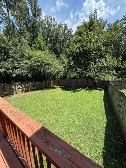 Building Photo - 1405 Harth Dr