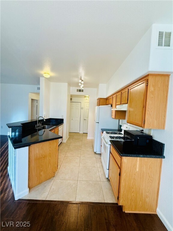 Building Photo - 1050 E Cactus Ave