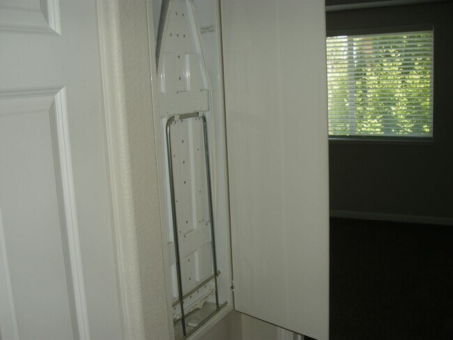 Building Photo - Two Bedroom, Two and a Half Bath Townhome ...