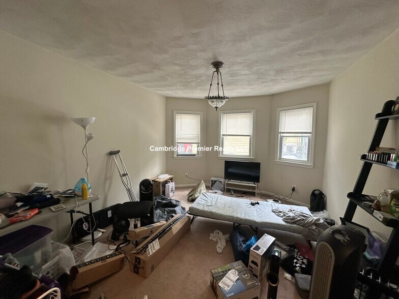 Building Photo - 14 Callender St