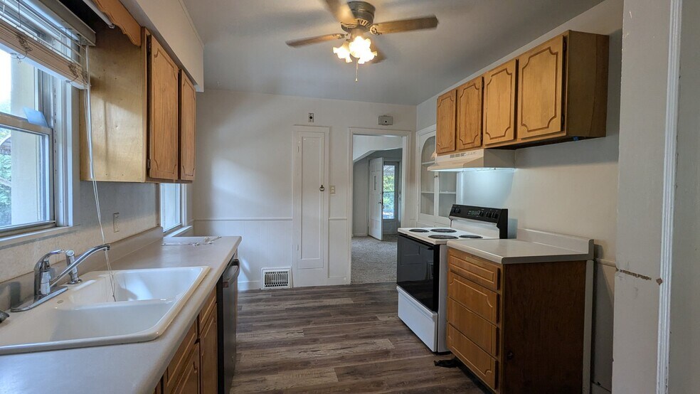 Building Photo - 1523 S 600 E
