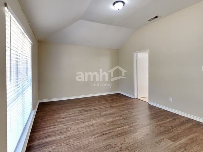 Building Photo - 737 Oak Dale Ave