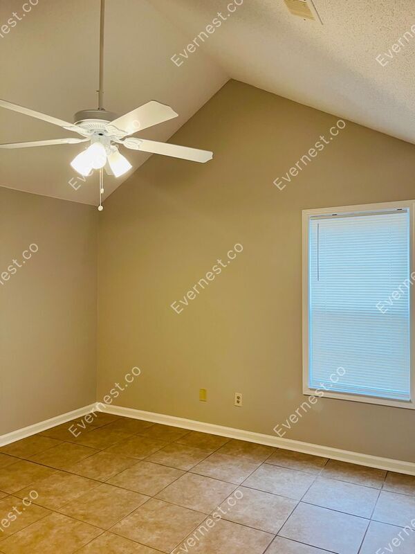 Building Photo - 7091 Hampton Dr