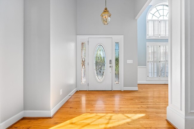 Building Photo - 1902 Hillbrook Cir