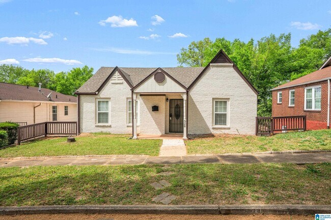 Building Photo - 528 10th Ct W