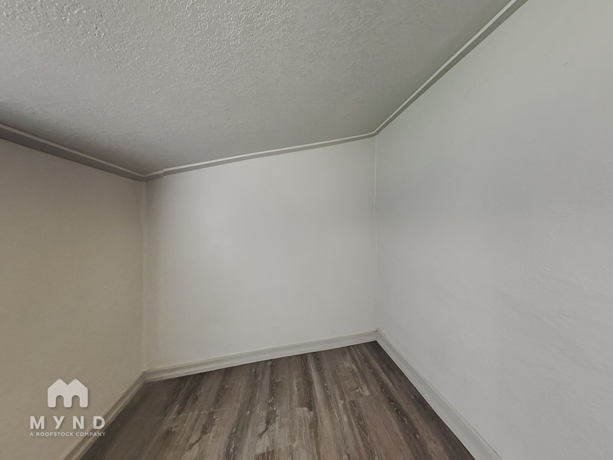 Building Photo - 320 N Main St