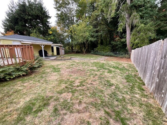 Building Photo - Great 2 Bedroom 1 Bath Home Near the Heart...