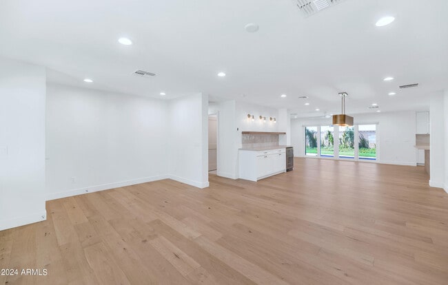 Building Photo - 4154 N 35th Pl