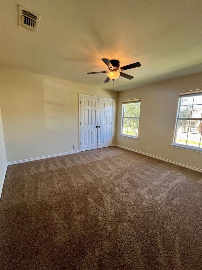 Building Photo - Conveniently Located to Randolph AFB, 4/2.5 ~ Large Backyard ~ Storage Shed ~ Move In Ready!